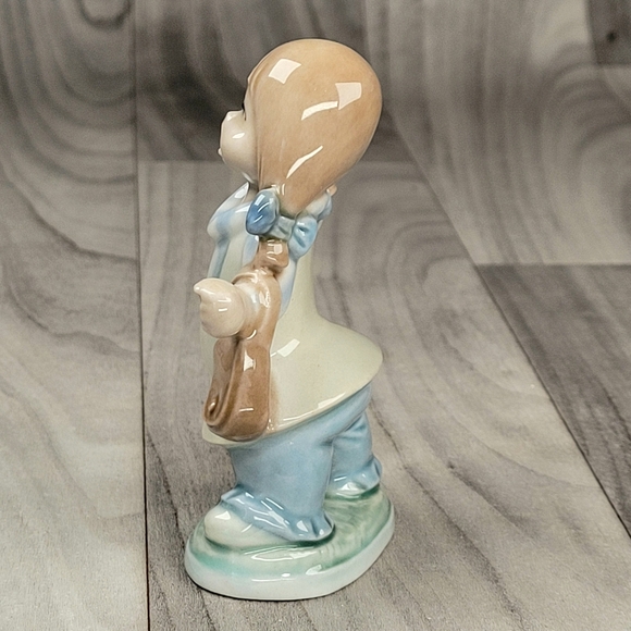 Mirete Porcelain Figurine Girl Yelling Playing Dress Up 4" Made In Spain - Picture 6 of 13